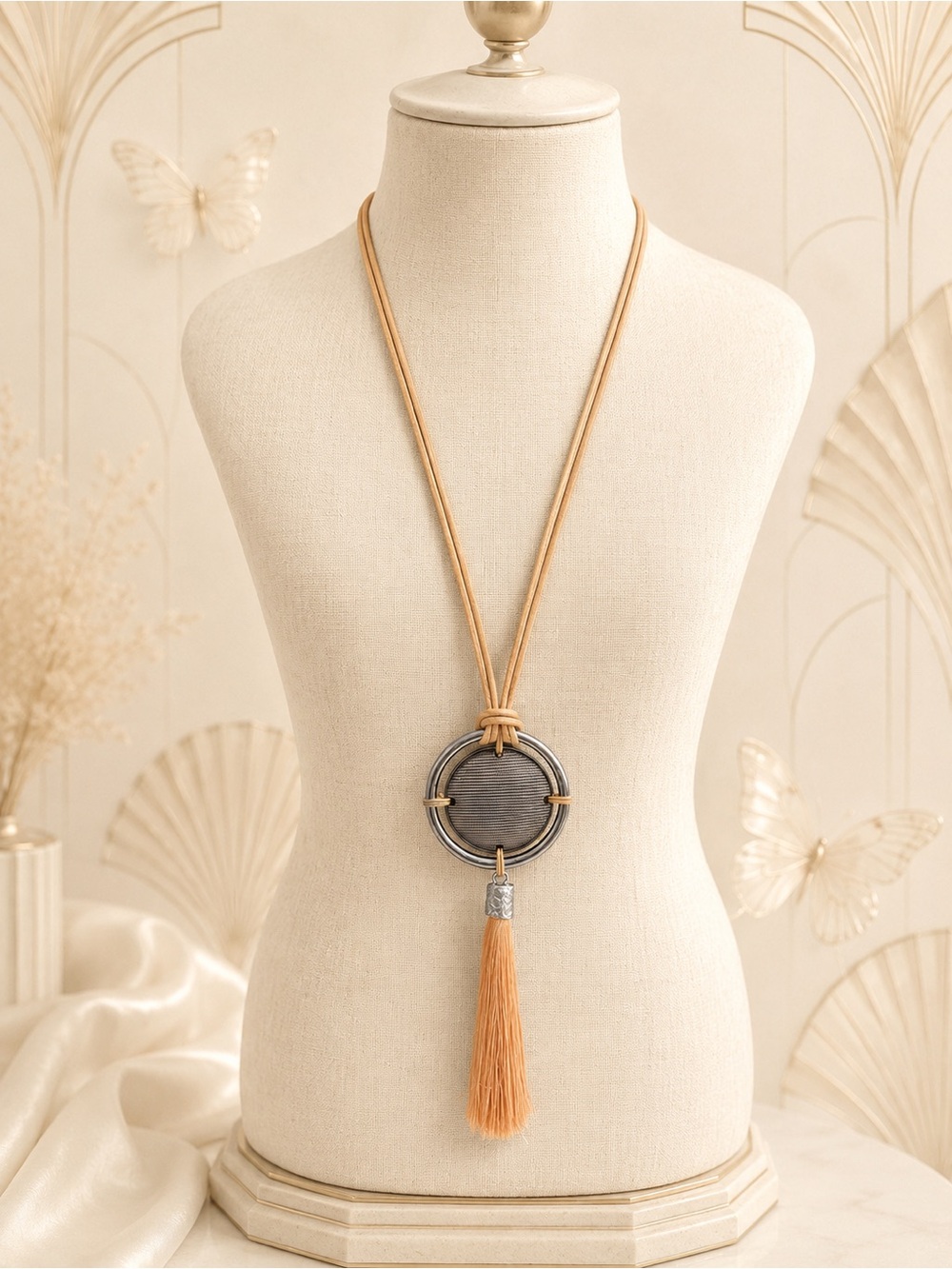 🆕😍Boho Circle Pendant Tassel Necklace in Beige